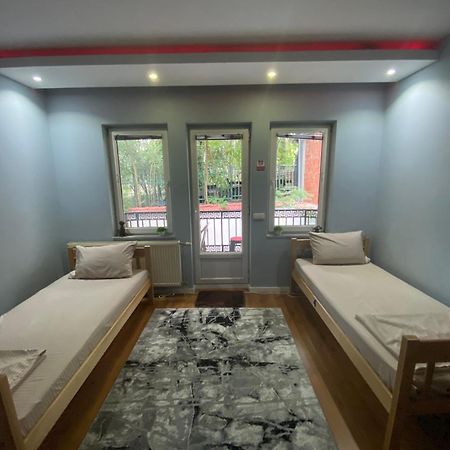 City Park Hostel Priştine Dış mekan fotoğraf