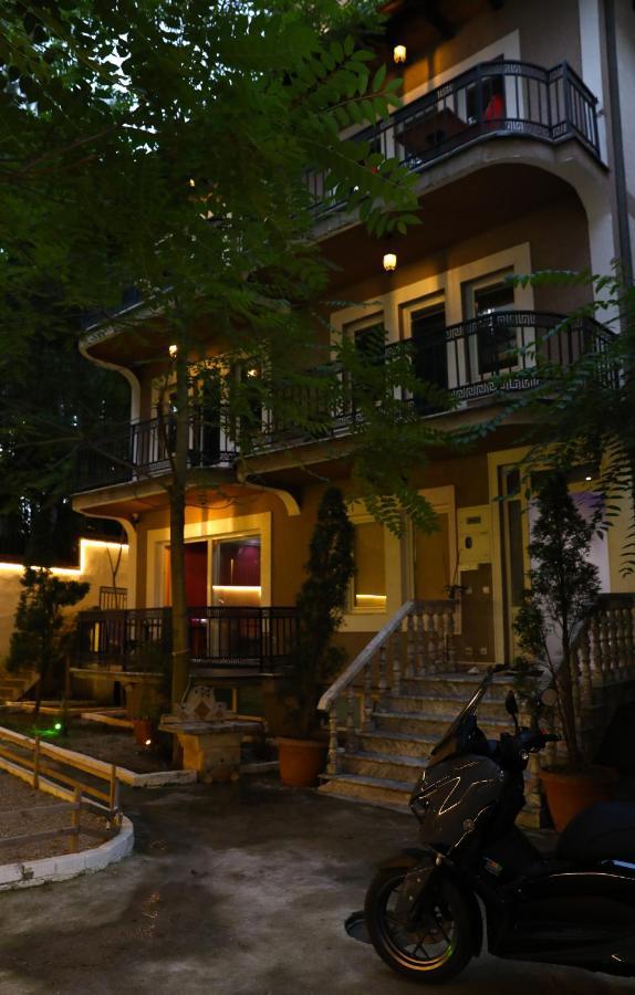 City Park Hostel Priştine Dış mekan fotoğraf