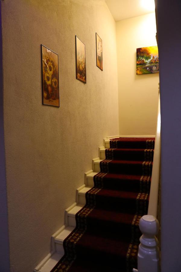 City Park Hostel Priştine Dış mekan fotoğraf