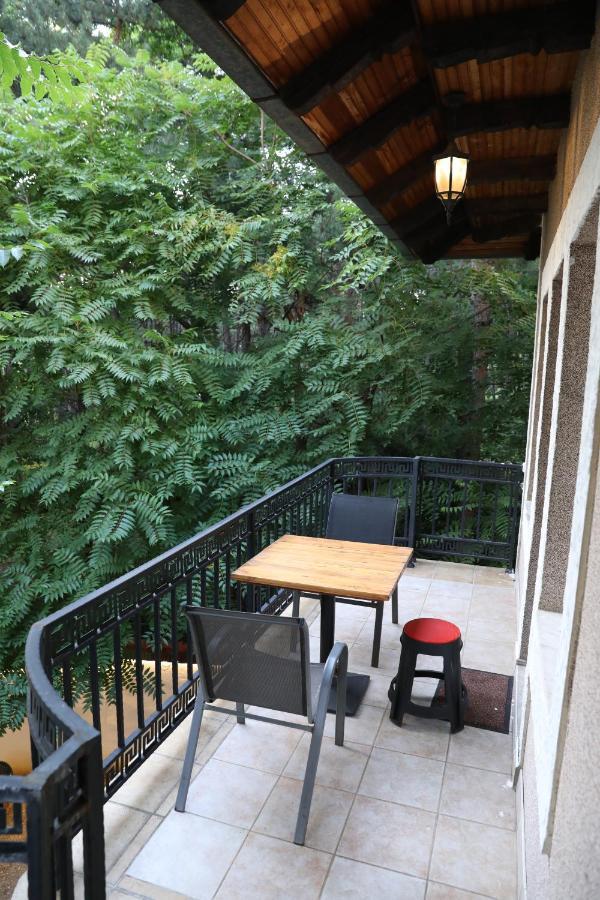 City Park Hostel Priştine Dış mekan fotoğraf