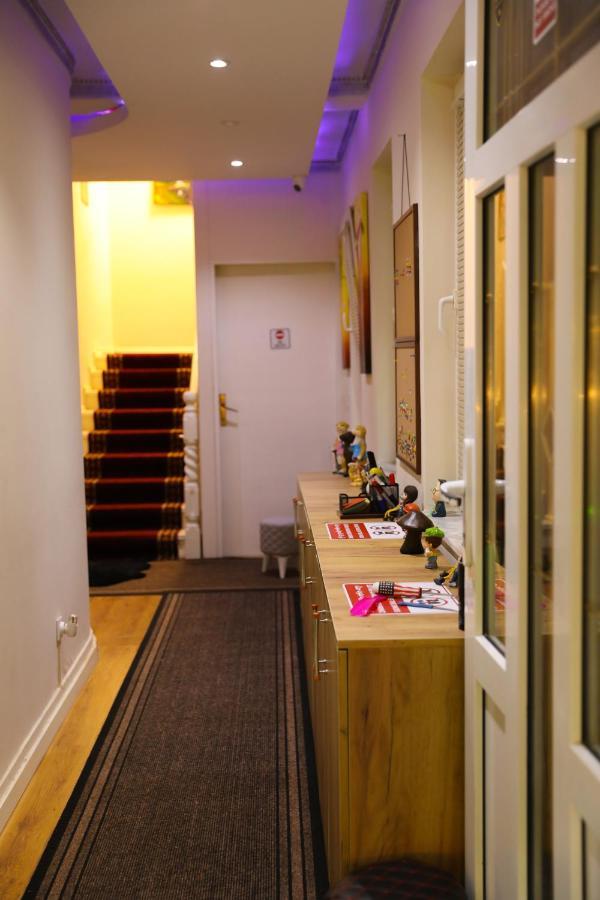 City Park Hostel Priştine Dış mekan fotoğraf