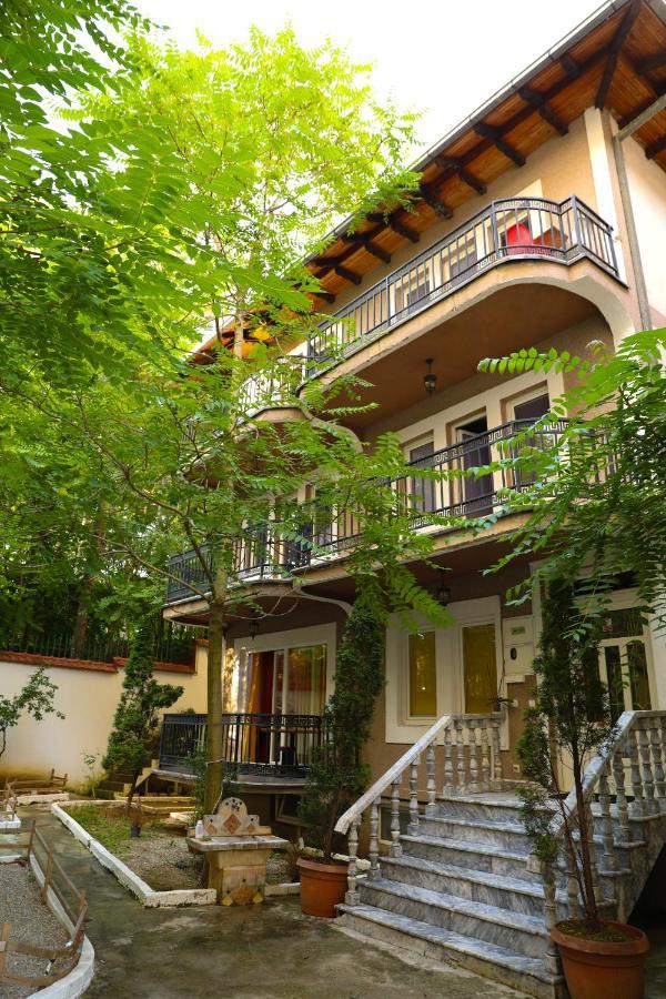 City Park Hostel Priştine Dış mekan fotoğraf