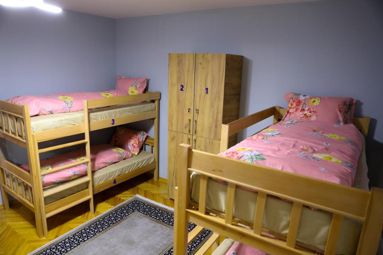 City Park Hostel Priştine Dış mekan fotoğraf