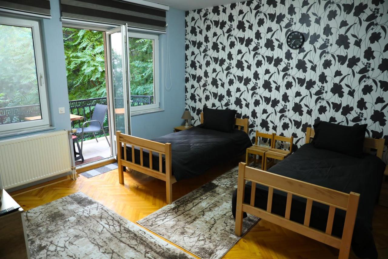 City Park Hostel Priştine Dış mekan fotoğraf