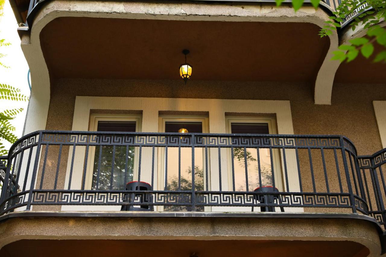 City Park Hostel Priştine Dış mekan fotoğraf