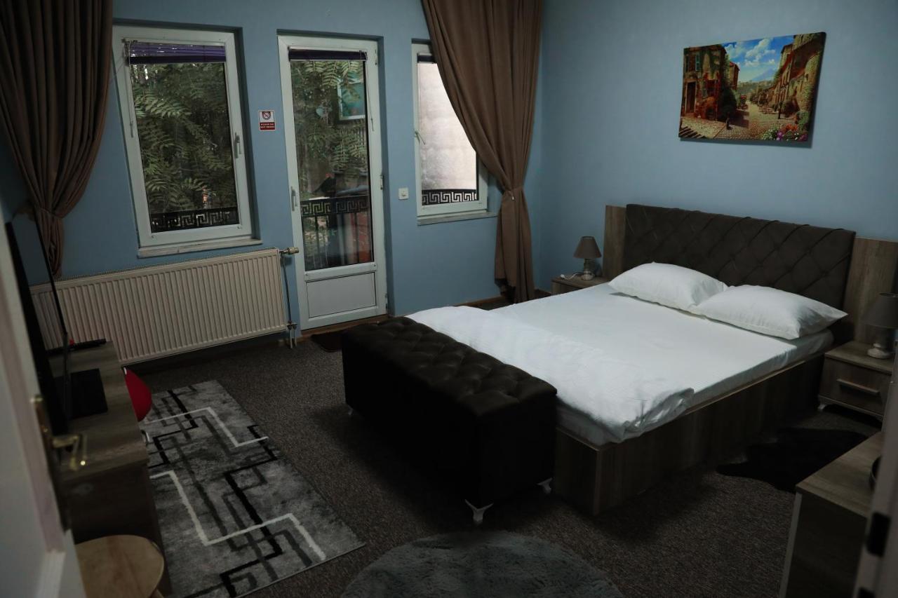 City Park Hostel Priştine Dış mekan fotoğraf