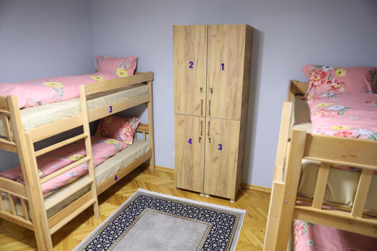 City Park Hostel Priştine Dış mekan fotoğraf