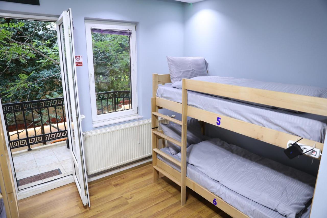 City Park Hostel Priştine Dış mekan fotoğraf