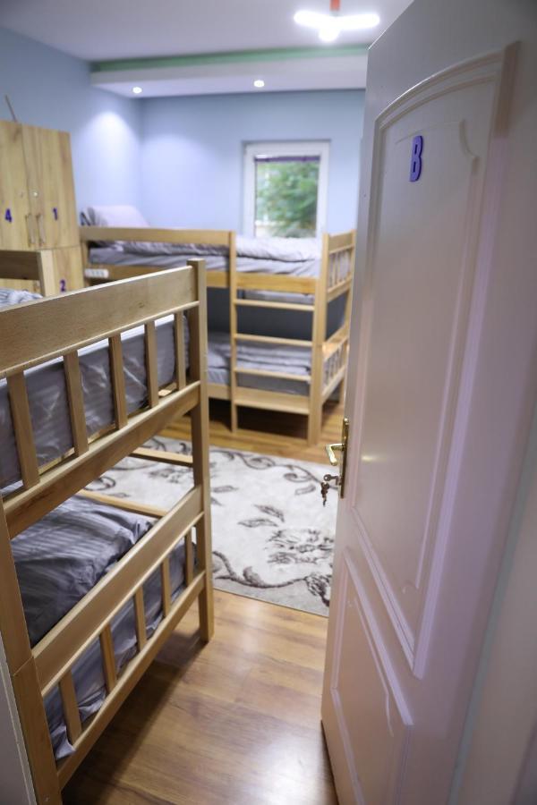City Park Hostel Priştine Dış mekan fotoğraf
