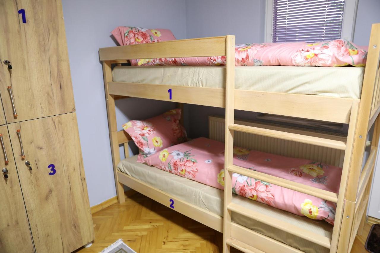 City Park Hostel Priştine Dış mekan fotoğraf