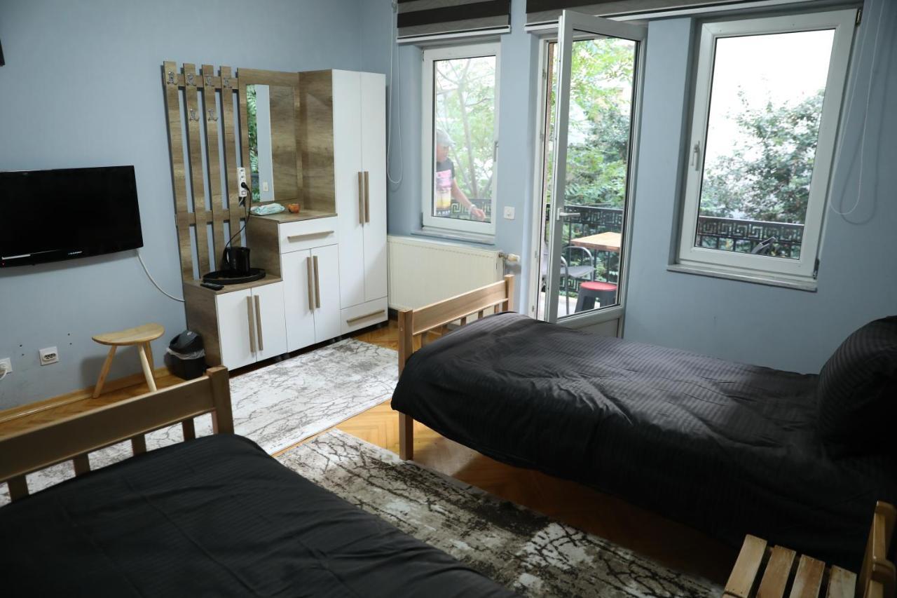 City Park Hostel Priştine Dış mekan fotoğraf