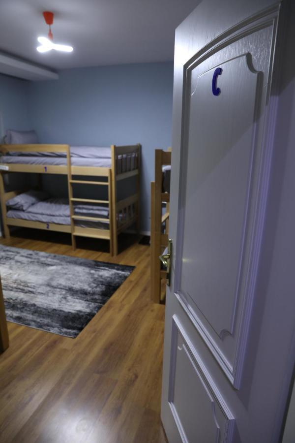 City Park Hostel Priştine Dış mekan fotoğraf