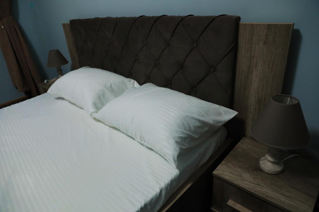 City Park Hostel Priştine Dış mekan fotoğraf