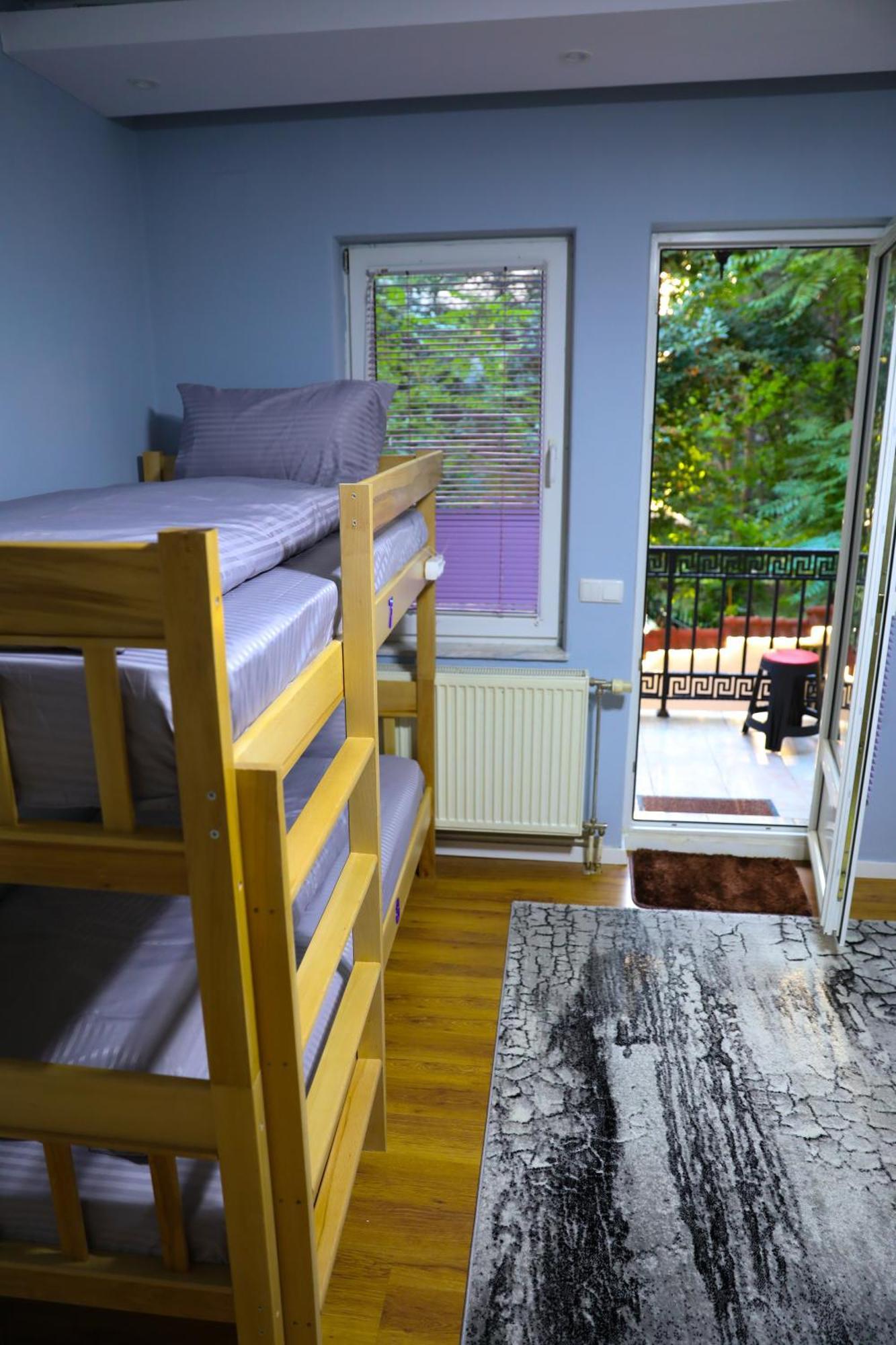 City Park Hostel Priştine Dış mekan fotoğraf