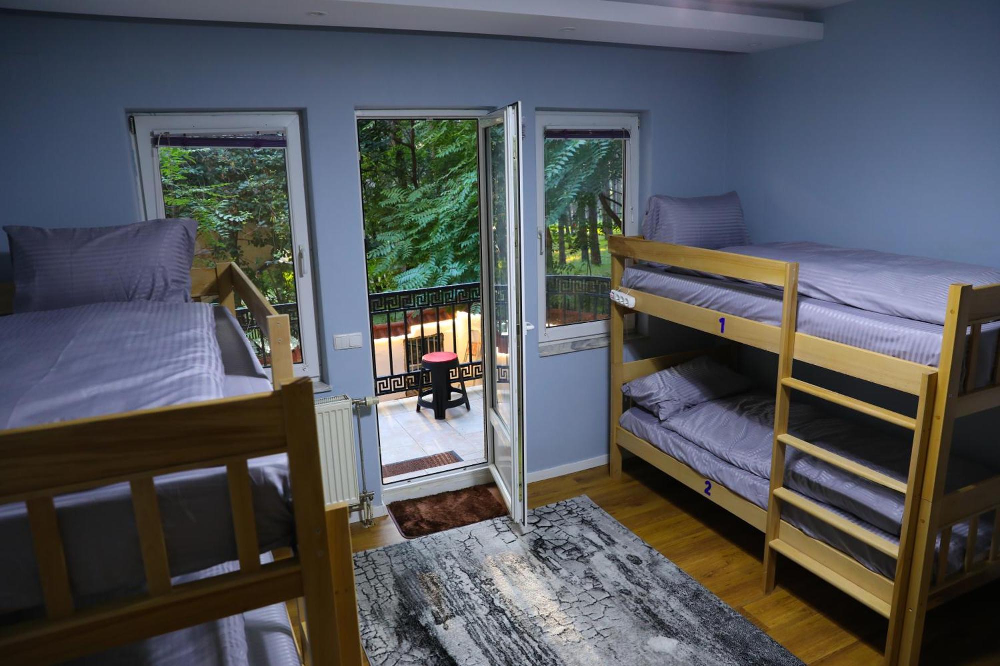 City Park Hostel Priştine Dış mekan fotoğraf