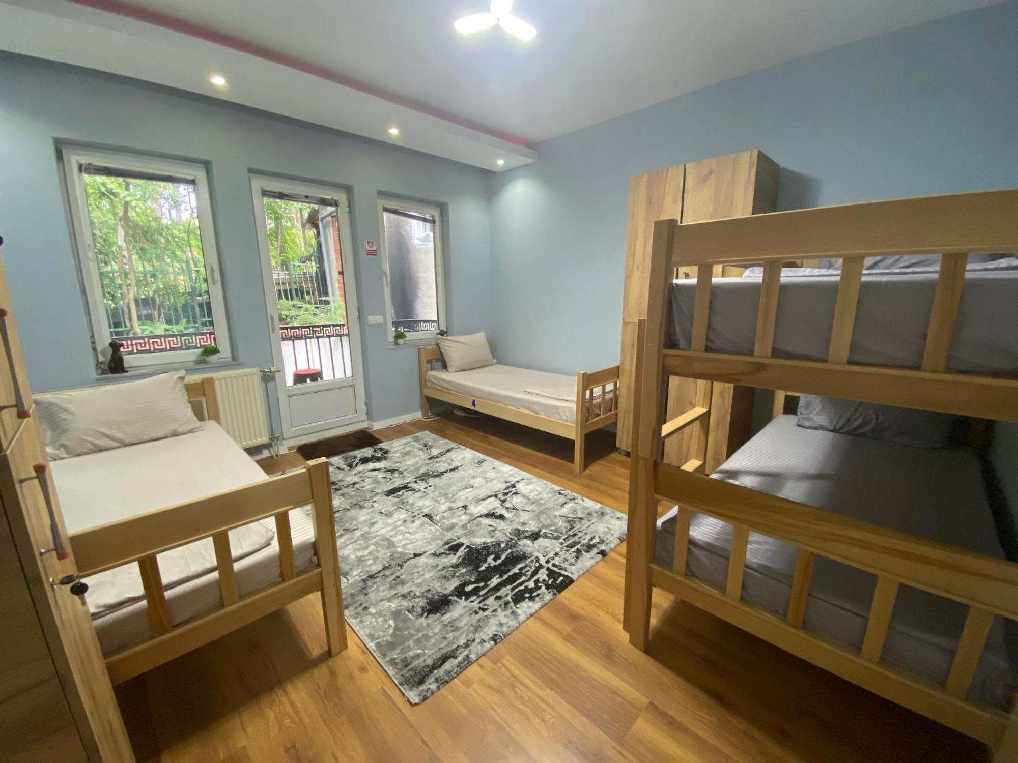 City Park Hostel Priştine Dış mekan fotoğraf