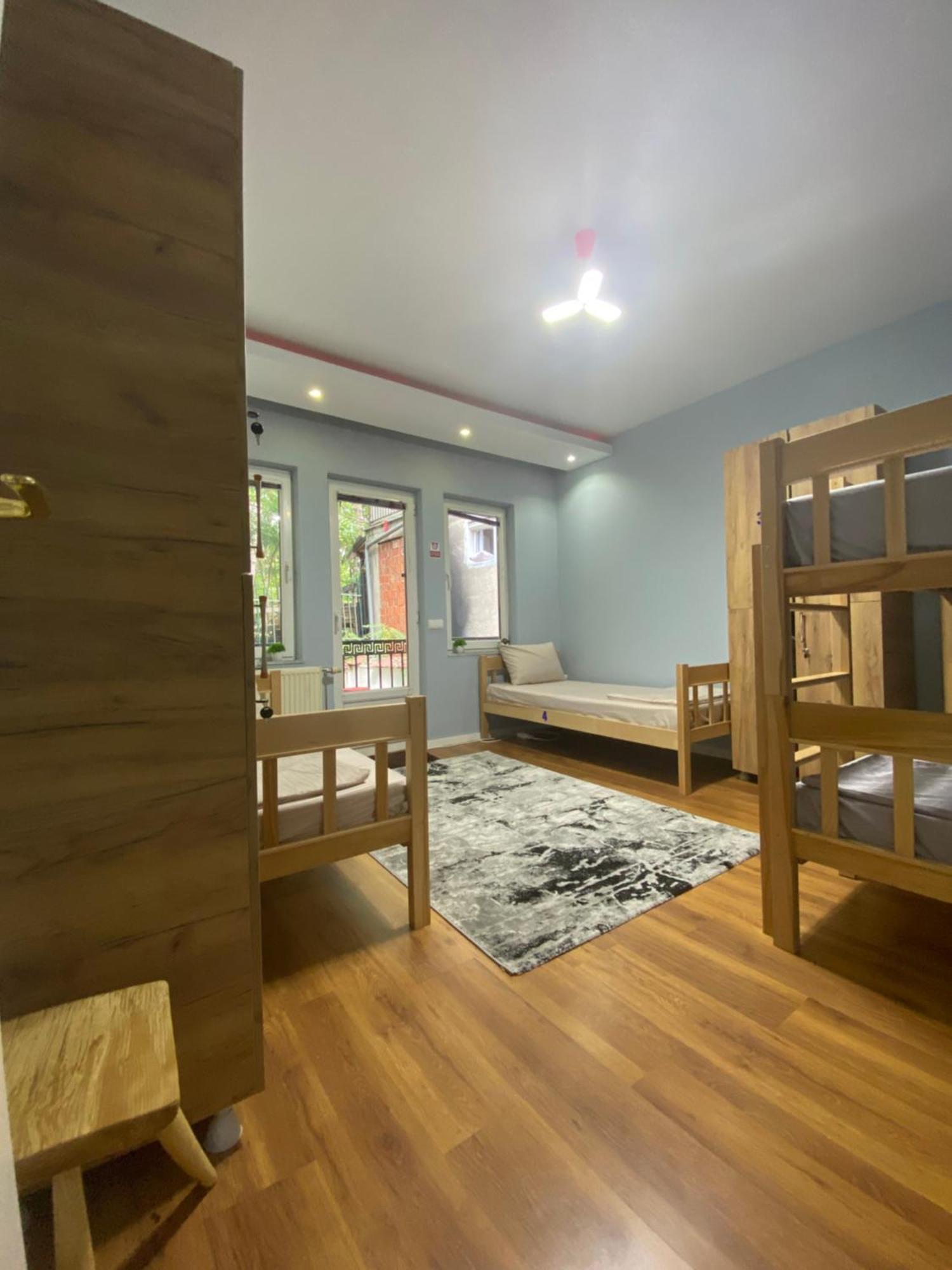 City Park Hostel Priştine Dış mekan fotoğraf